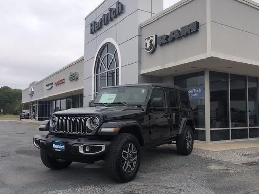 Black Clearcoat 2025 Jeep Wrangler 4-Door Sahara 4x4