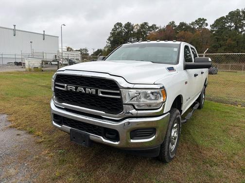 2022 RAM 2500 Tradesman Crew Cab 4x4 6'4' Box