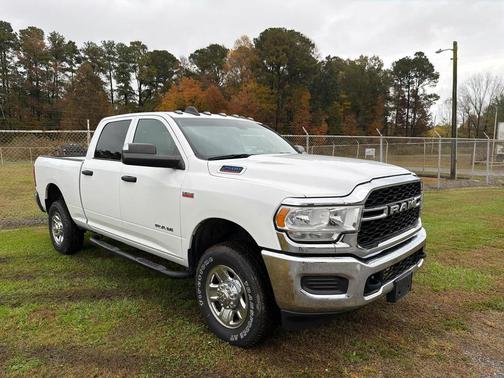 2022 RAM 2500 Tradesman Crew Cab 4x4 6'4' Box