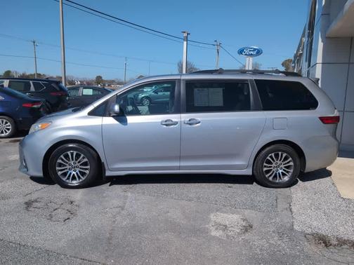 2018 Toyota Sienna XLE Premium
