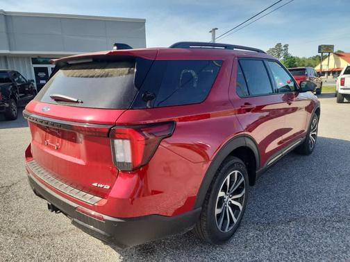 2025 Ford Explorer ST-Line