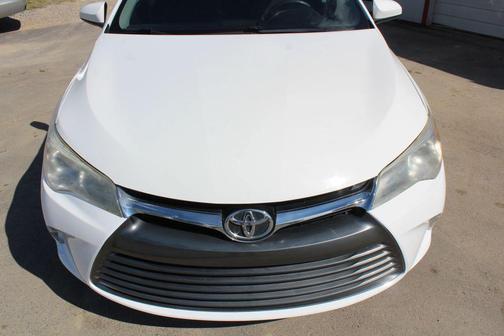 Super White 2017 Toyota Camry LE