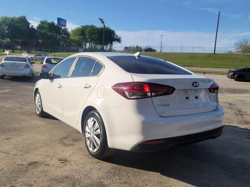 Clear White 2018 Kia Forte LX