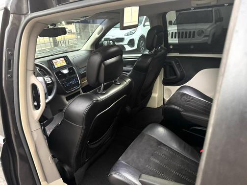 2016 Chrysler Town & Country Limited