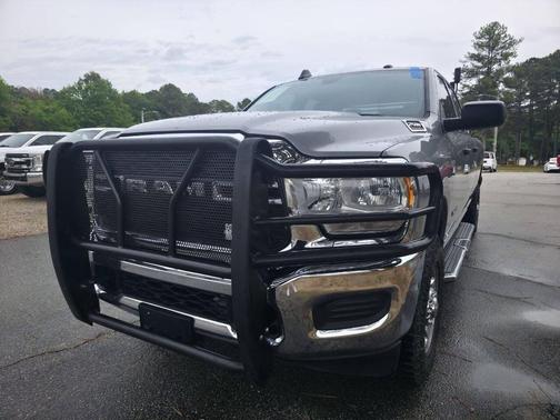 Bright White Clearcoat 2022 RAM 2500 Tradesman Crew Cab 4x4 8' Box