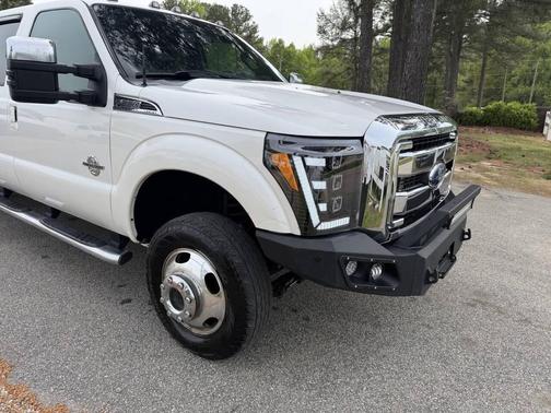 White 2016 Ford F-350 Lariat