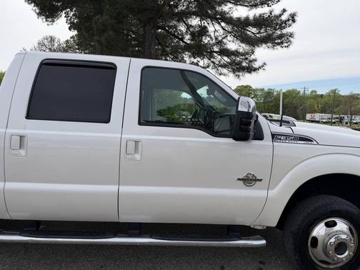White 2016 Ford F-350 Lariat
