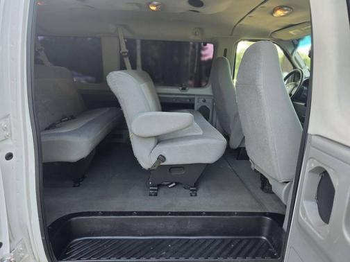 2006 Ford E350 Super Duty XL Wagon