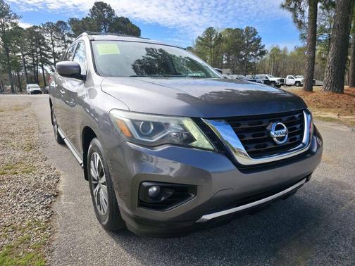 2017 Nissan Pathfinder SV