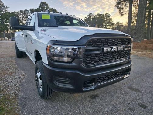 2022 RAM 3500 Tradesman Crew Cab 4x4 8' Box