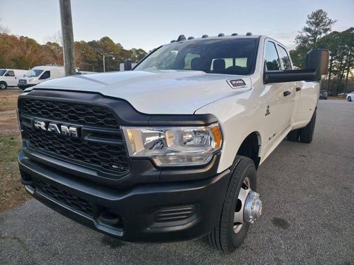 2022 RAM 3500 Tradesman Crew Cab 4x4 8' Box