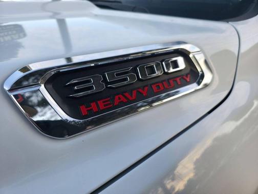 2022 RAM 3500 Tradesman Crew Cab 4x4 8' Box