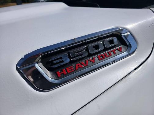 2022 RAM 3500 Tradesman Crew Cab 4x4 8' Box