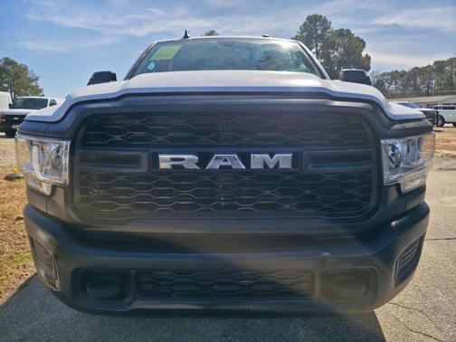 2022 RAM 3500 Tradesman Crew Cab 4x4 8' Box