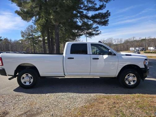 2022 RAM 3500 Tradesman Crew Cab 4x4 8' Box