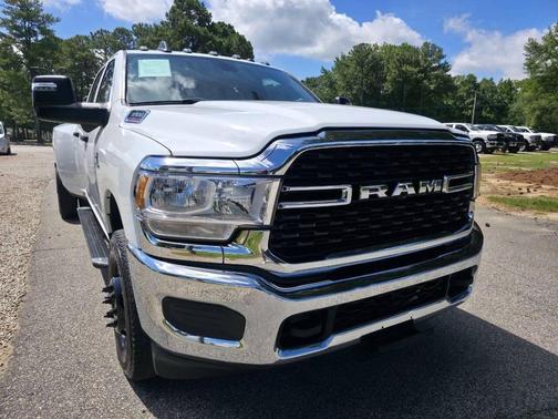 Bright White Clearcoat 2024 RAM 3500 Tradesman Crew Cab 4x4 8' Box