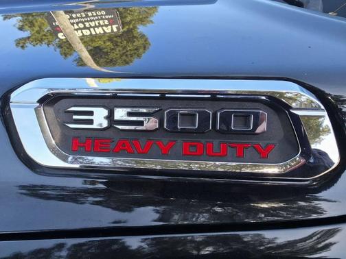 Diamond Black Crystal Pearlcoat 2020 RAM 3500 Tradesman Crew Cab 4x4 8' Box