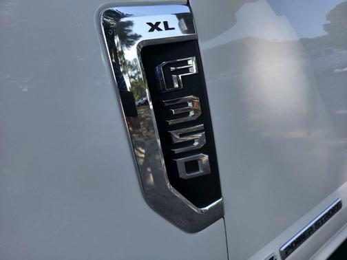 Oxford White 2017 Ford F-350 XL