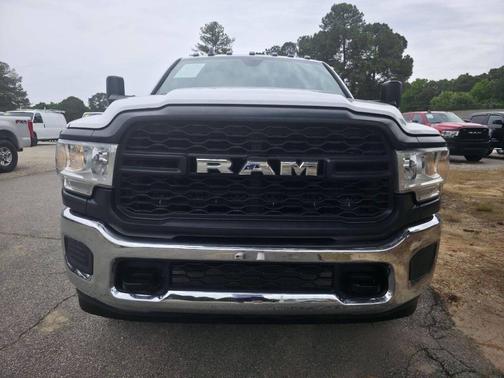 Bright White Clearcoat 2019 RAM 3500 Tradesman Crew Cab 4x4 8' Box