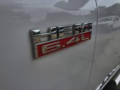 Bright White Clearcoat 2019 RAM 3500 Tradesman Crew Cab 4x4 8' Box
