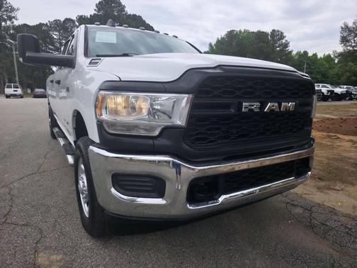 Bright White Clearcoat 2019 RAM 3500 Tradesman Crew Cab 4x4 8' Box