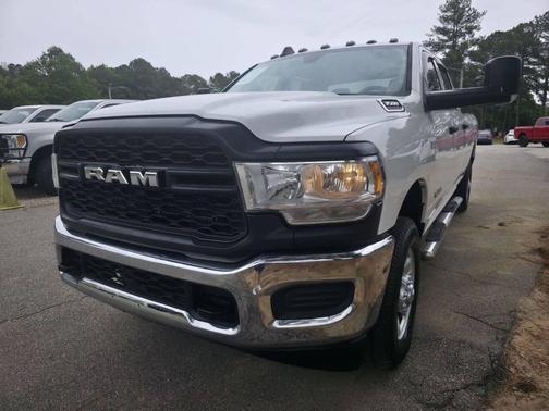Bright White Clearcoat 2019 RAM 3500 Tradesman Crew Cab 4x4 8' Box