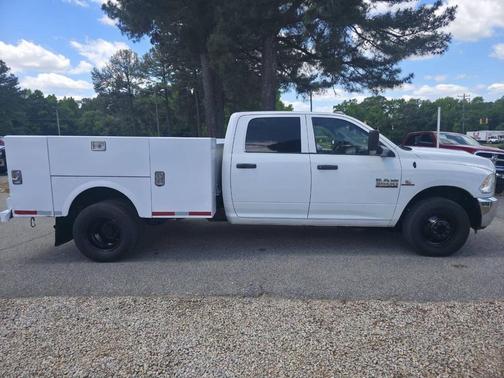 Bright White Clearcoat 2018 RAM 3500 Tradesman Crew Cab 4x2 8' Box