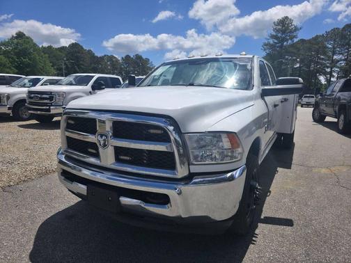 Bright White Clearcoat 2018 RAM 3500 Tradesman Crew Cab 4x2 8' Box