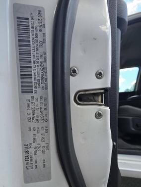 Bright White Clearcoat 2018 RAM 3500 Tradesman Crew Cab 4x2 8' Box