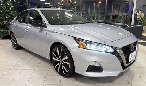 2022 Nissan Altima SR FWD