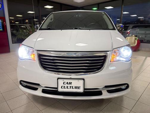 2016 Chrysler Town & Country Touring-L