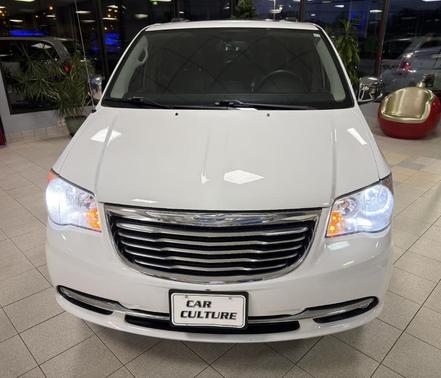 2016 Chrysler Town & Country Touring-L