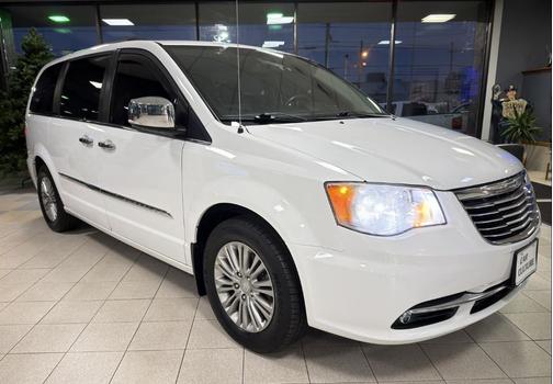 2016 Chrysler Town & Country Touring-L