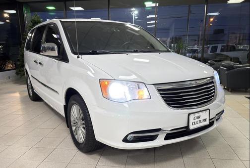 2016 Chrysler Town & Country Touring-L