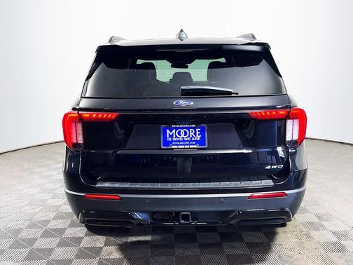 Black Metallic 2025 Ford Explorer ST-Line 4WD