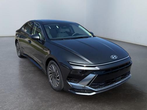 2025 Hyundai SONATA Hybrid SE