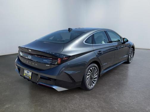 2025 Hyundai SONATA Hybrid SE