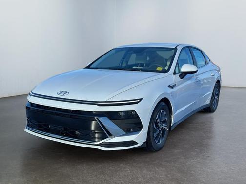 2026 Hyundai SONATA Hybrid Base