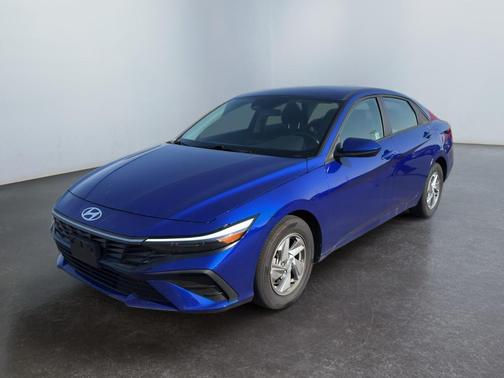 2024 Hyundai ELANTRA SE