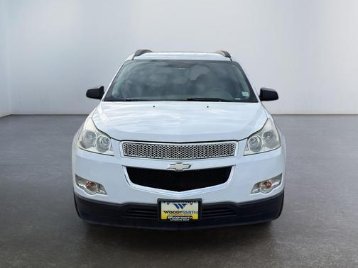 White 2010 Chevrolet Traverse