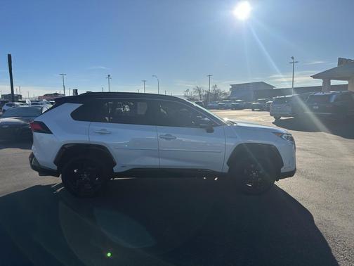 2019 Toyota RAV4 Hybrid SE