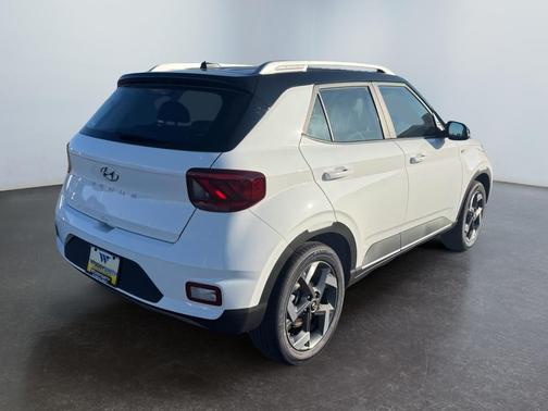 Lunar White w/Black Roof 2026 Hyundai VENUE SEL