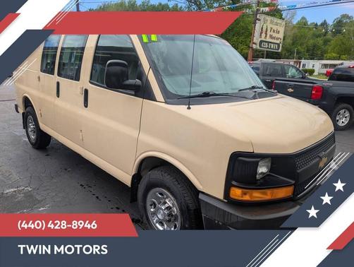 Doeskin Tan 2017 Chevrolet Express 2500 LT