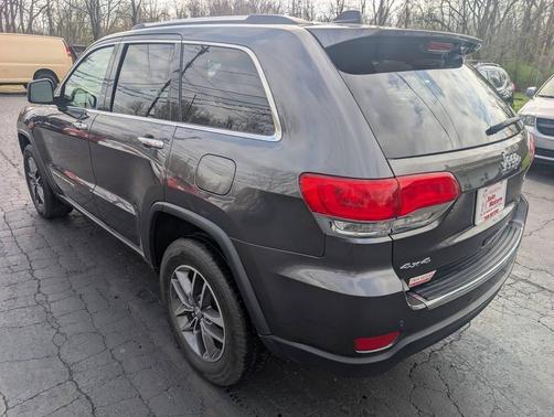Granite Crystal Metallic Clearcoat 2017 Jeep Grand Cherokee Limited
