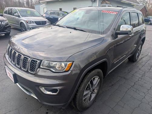 Granite Crystal Metallic Clearcoat 2017 Jeep Grand Cherokee Limited