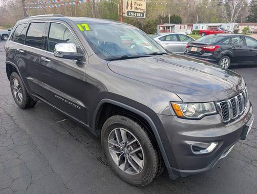 Granite Crystal Metallic Clearcoat 2017 Jeep Grand Cherokee Limited