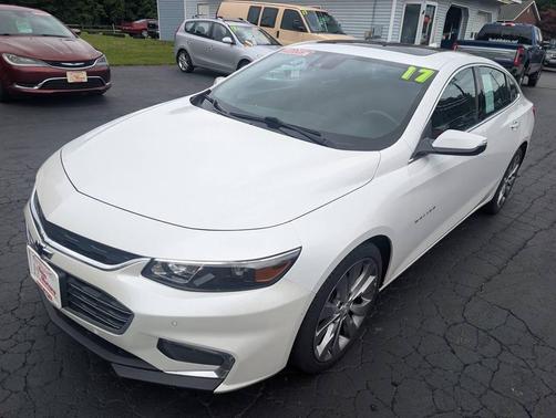 Iridescent Pearl Tricoat 2017 Chevrolet Malibu Premier