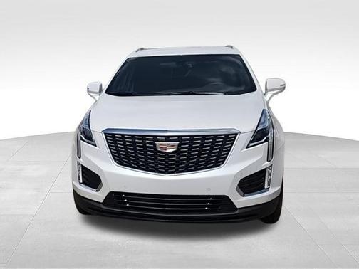 Crystal White Tricoat 2026 Cadillac XT5 Luxury