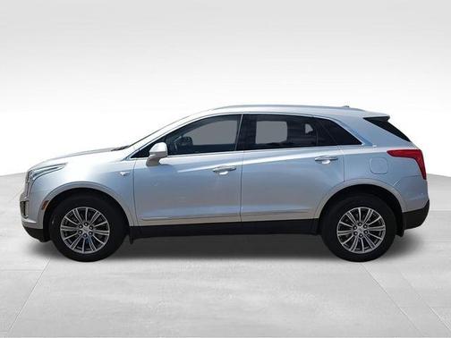 Radiant Silver Metallic 2017 Cadillac XT5 Luxury