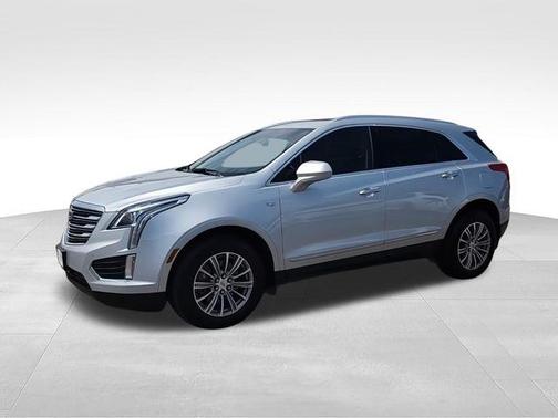 Radiant Silver Metallic 2017 Cadillac XT5 Luxury